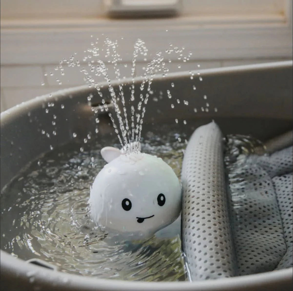 Light Whale Bath Toy - Baby Bubble Store